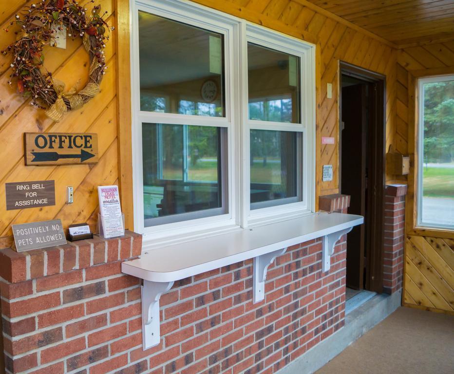Sullivan Trail Inn & Suites Pocono Lake Экстерьер фото