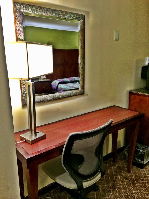 Sullivan Trail Inn & Suites Pocono Lake Экстерьер фото