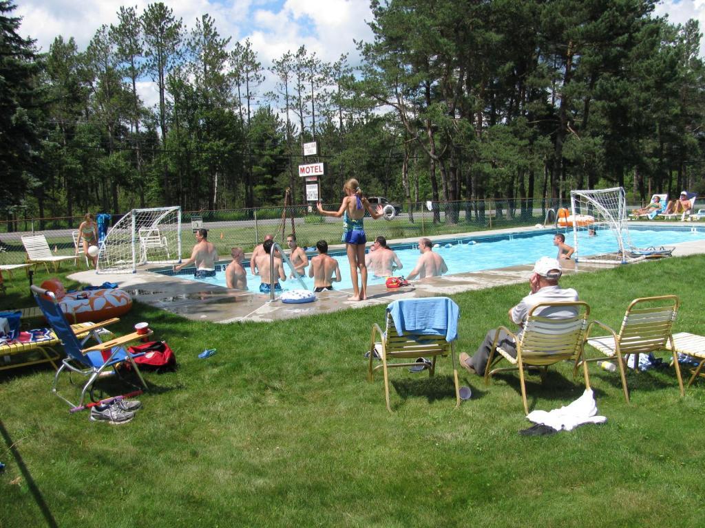 Sullivan Trail Inn & Suites Pocono Lake Экстерьер фото