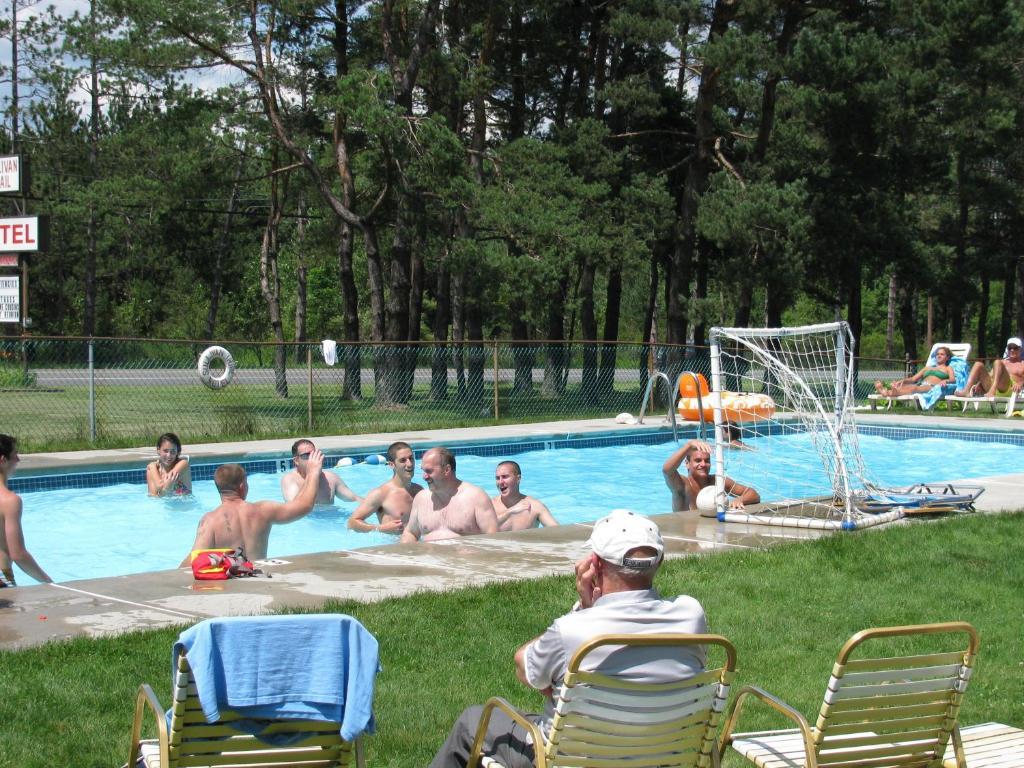 Sullivan Trail Inn & Suites Pocono Lake Экстерьер фото