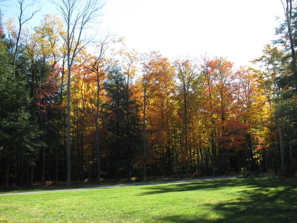 Sullivan Trail Inn & Suites Pocono Lake Экстерьер фото