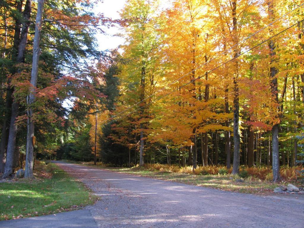 Sullivan Trail Inn & Suites Pocono Lake Экстерьер фото