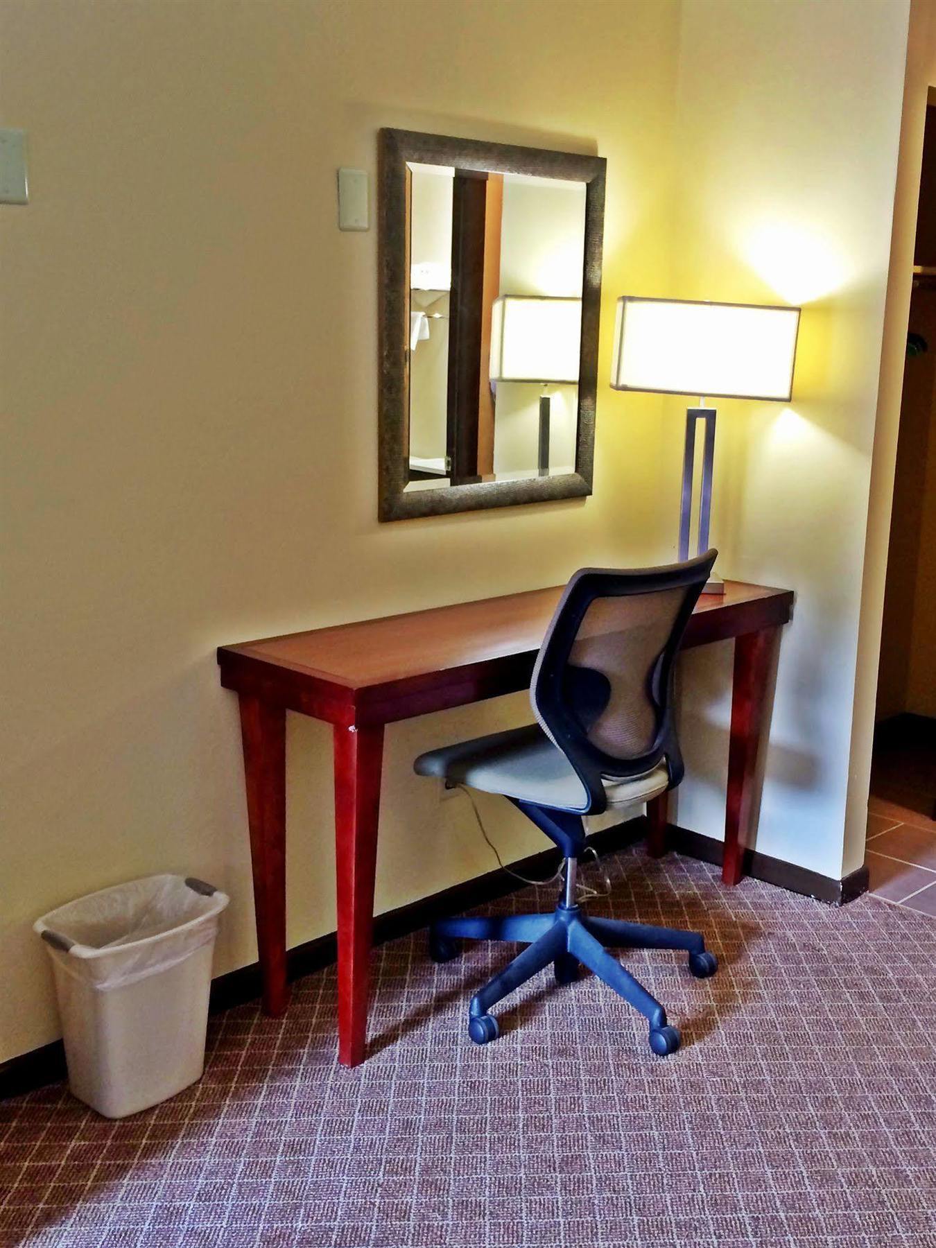 Sullivan Trail Inn & Suites Pocono Lake Экстерьер фото