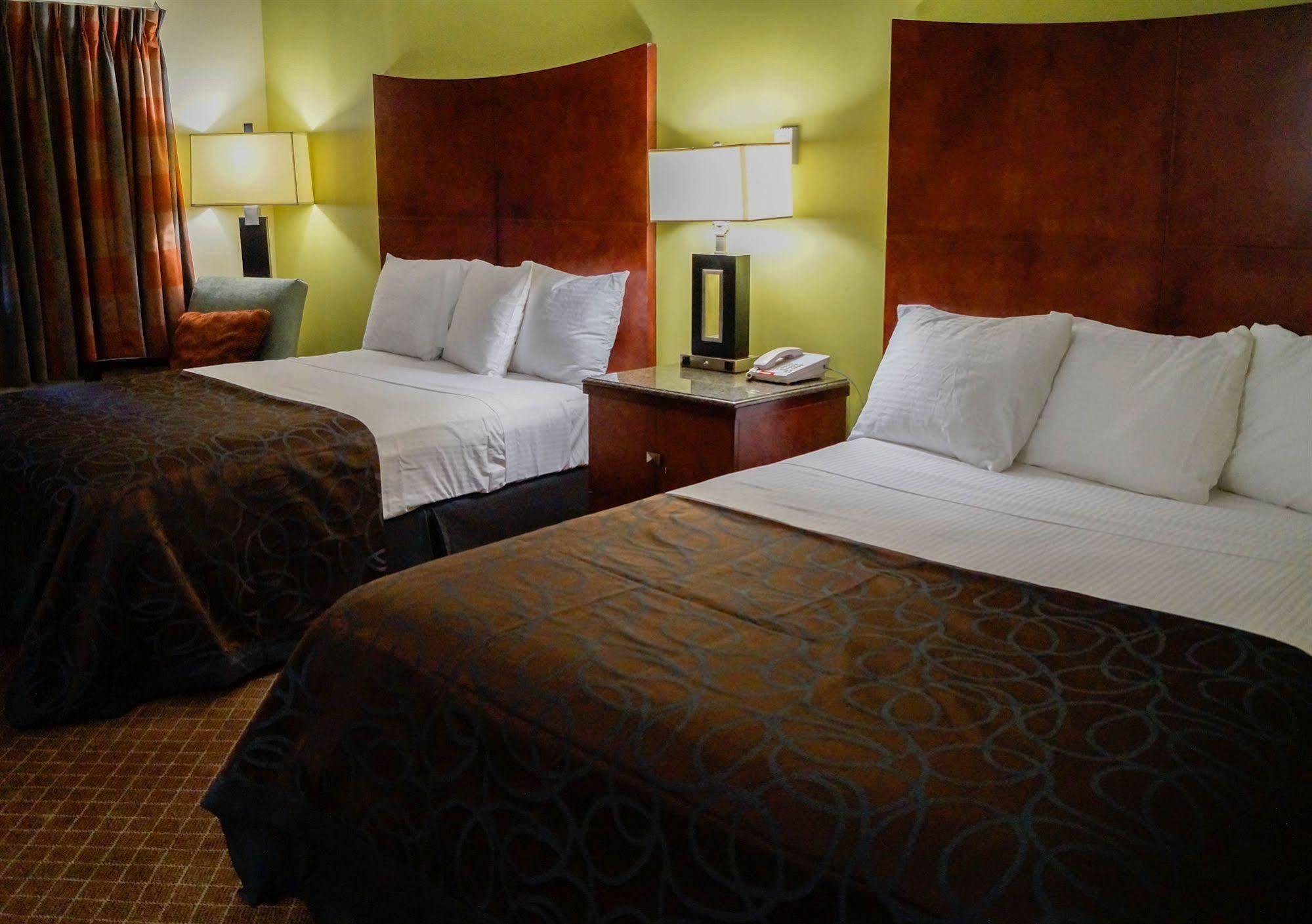 Sullivan Trail Inn & Suites Pocono Lake Экстерьер фото