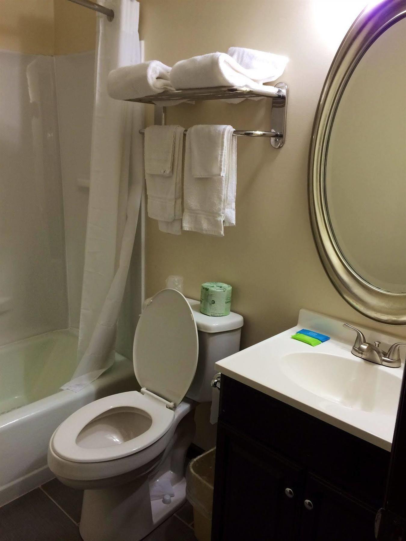 Sullivan Trail Inn & Suites Pocono Lake Экстерьер фото
