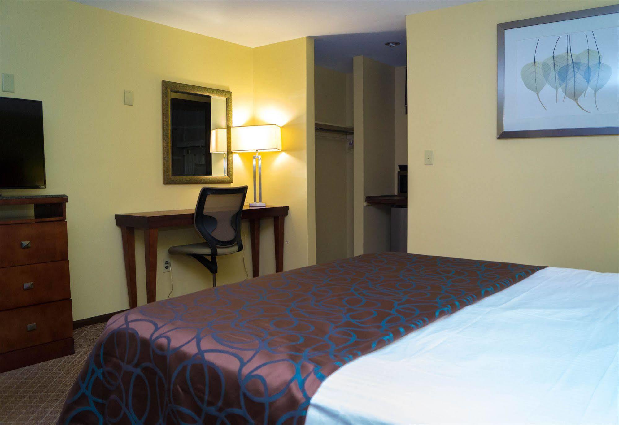 Sullivan Trail Inn & Suites Pocono Lake Экстерьер фото