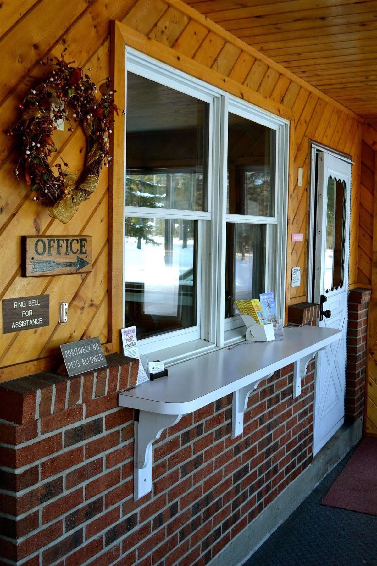 Sullivan Trail Inn & Suites Pocono Lake Экстерьер фото