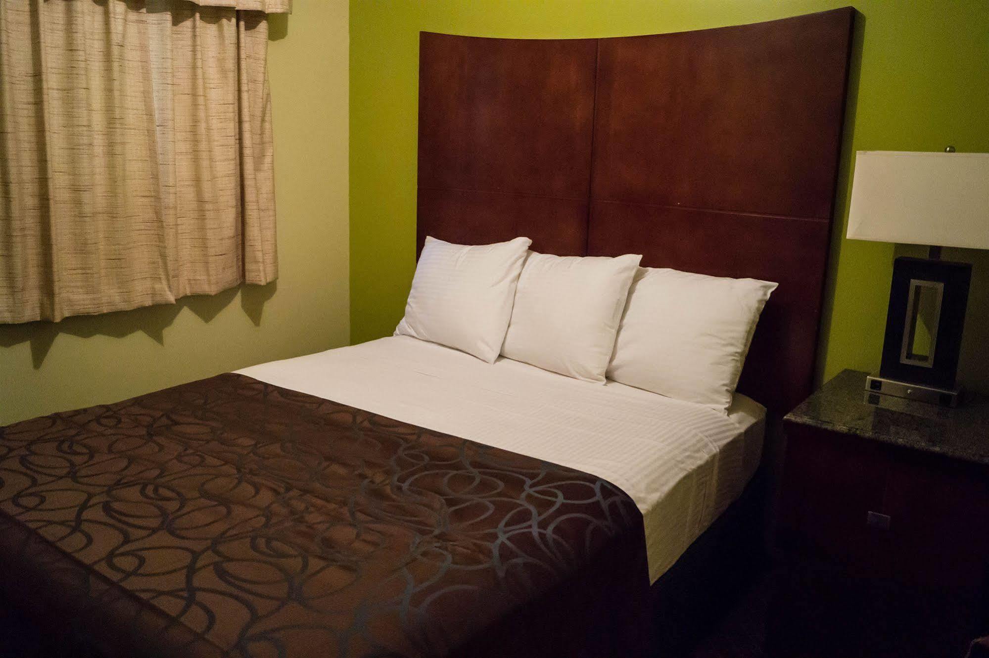 Sullivan Trail Inn & Suites Pocono Lake Экстерьер фото