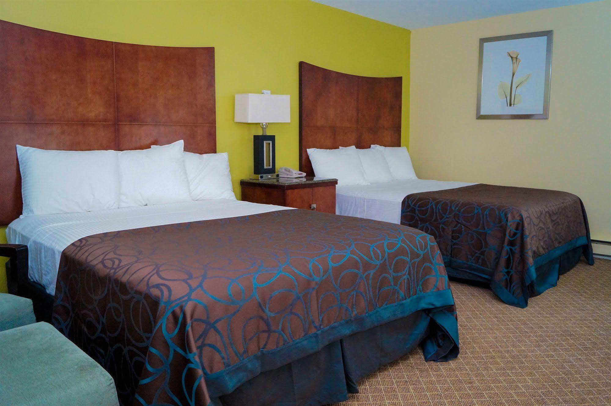 Sullivan Trail Inn & Suites Pocono Lake Экстерьер фото
