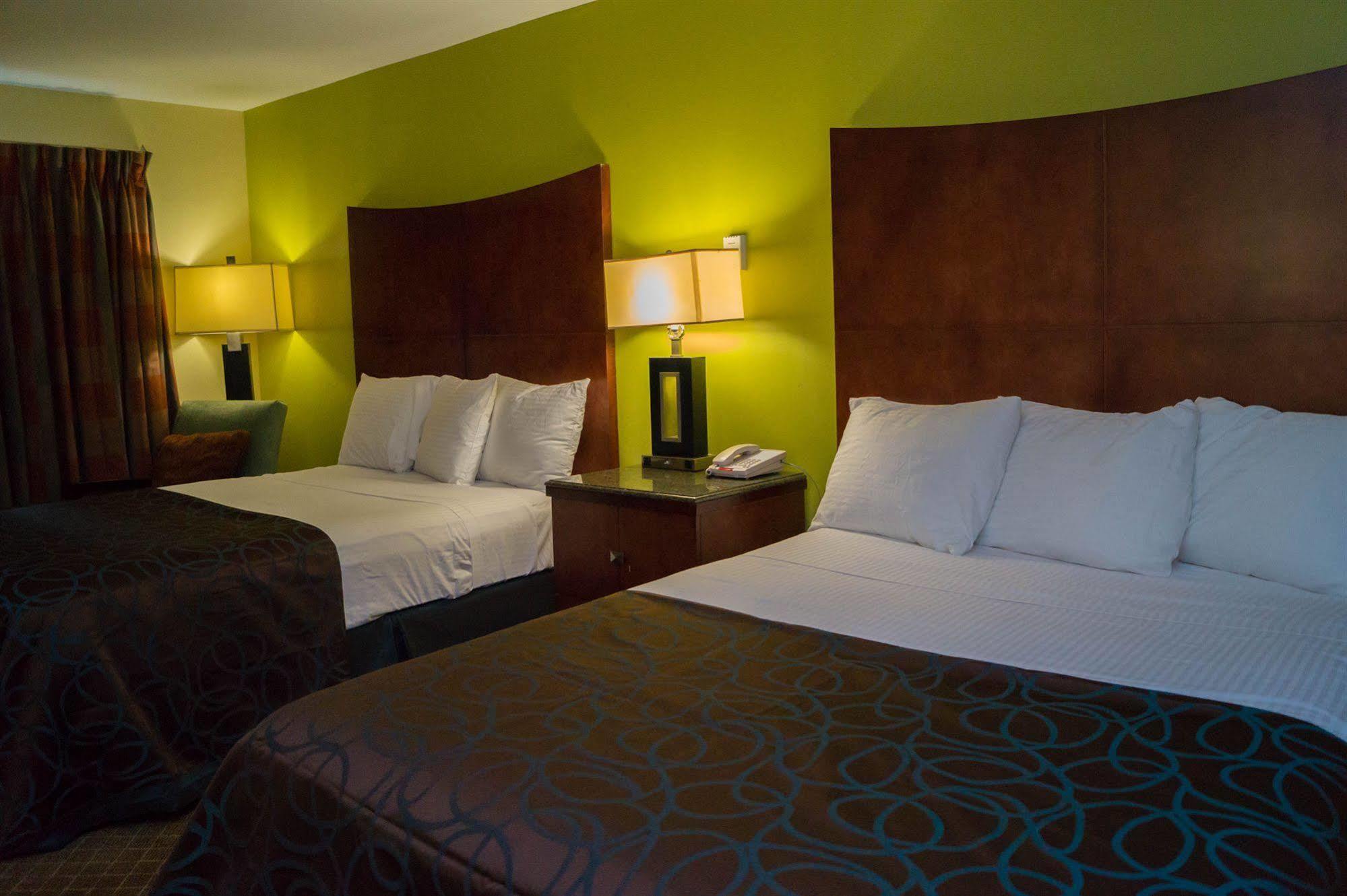 Sullivan Trail Inn & Suites Pocono Lake Экстерьер фото
