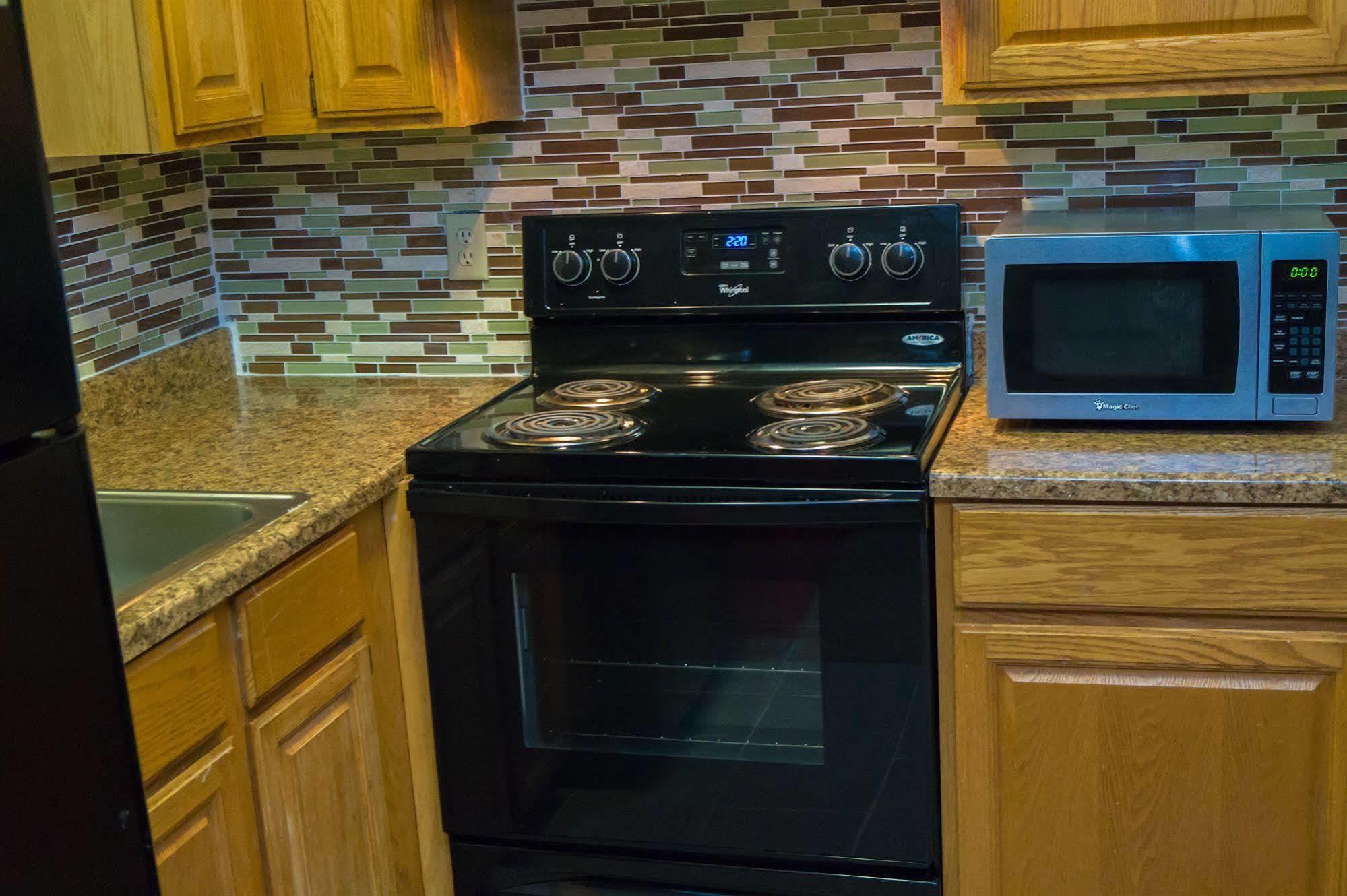 Sullivan Trail Inn & Suites Pocono Lake Экстерьер фото